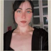 Profesora de primaria con especialidad en Lengua Inglesa que adapta materiales didácticos y métodos a las necesidades y ritmos